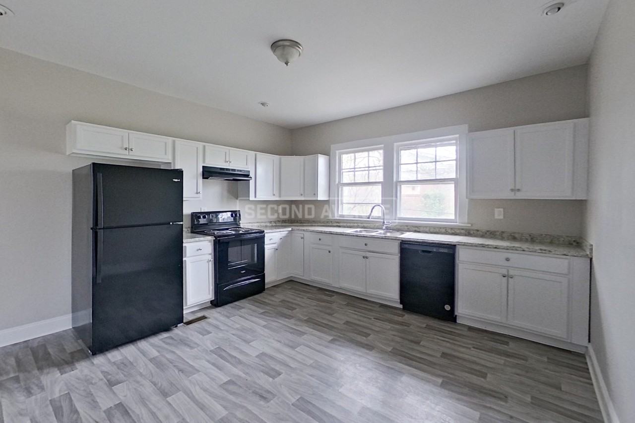 916 Indiana St - Photo 5 of 24