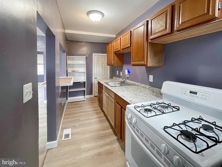 3339 Ravenwood Ave - Photo 2 of 11