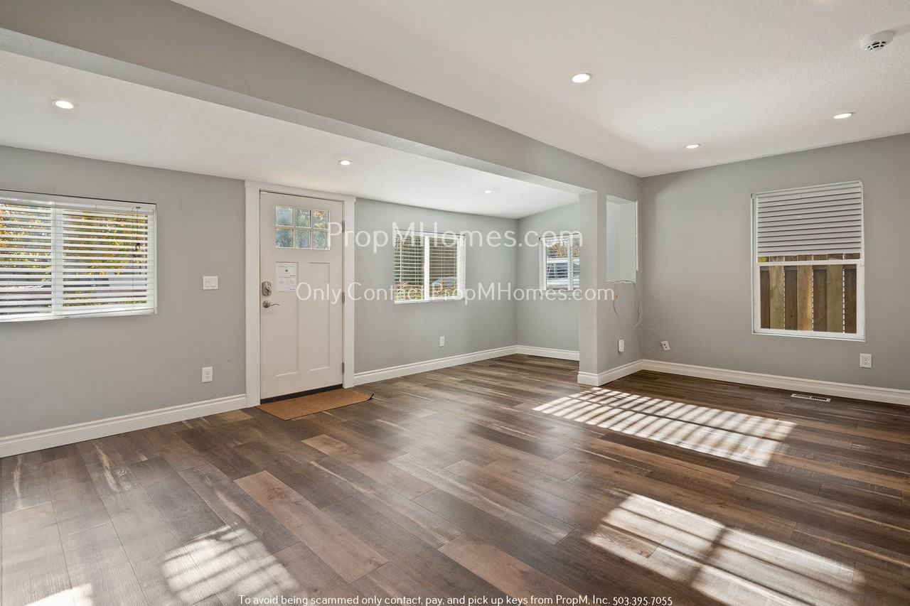 12235 Se Ellis St - Photo 4 of 25