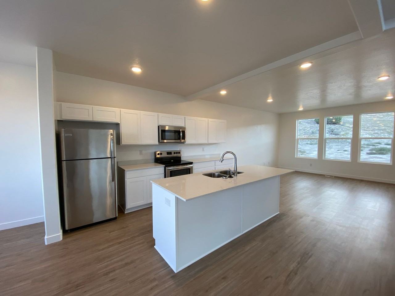 Newly Built 3 Bd/2.5 Ba Town Home in Eagle Mountain - Photo 2 of 14