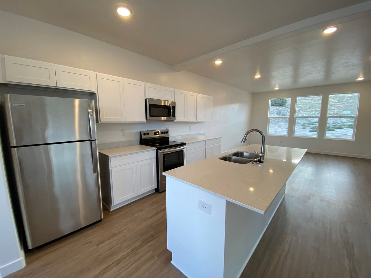 Newly Built 3 Bd/2.5 Ba Town Home in Eagle Mountain - Photo 3 of 14