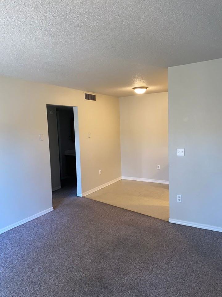 The Colonial - Photo 3 of 8