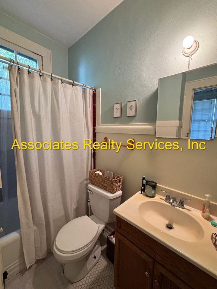 323 Nw 16th St - Photo 6 of 6