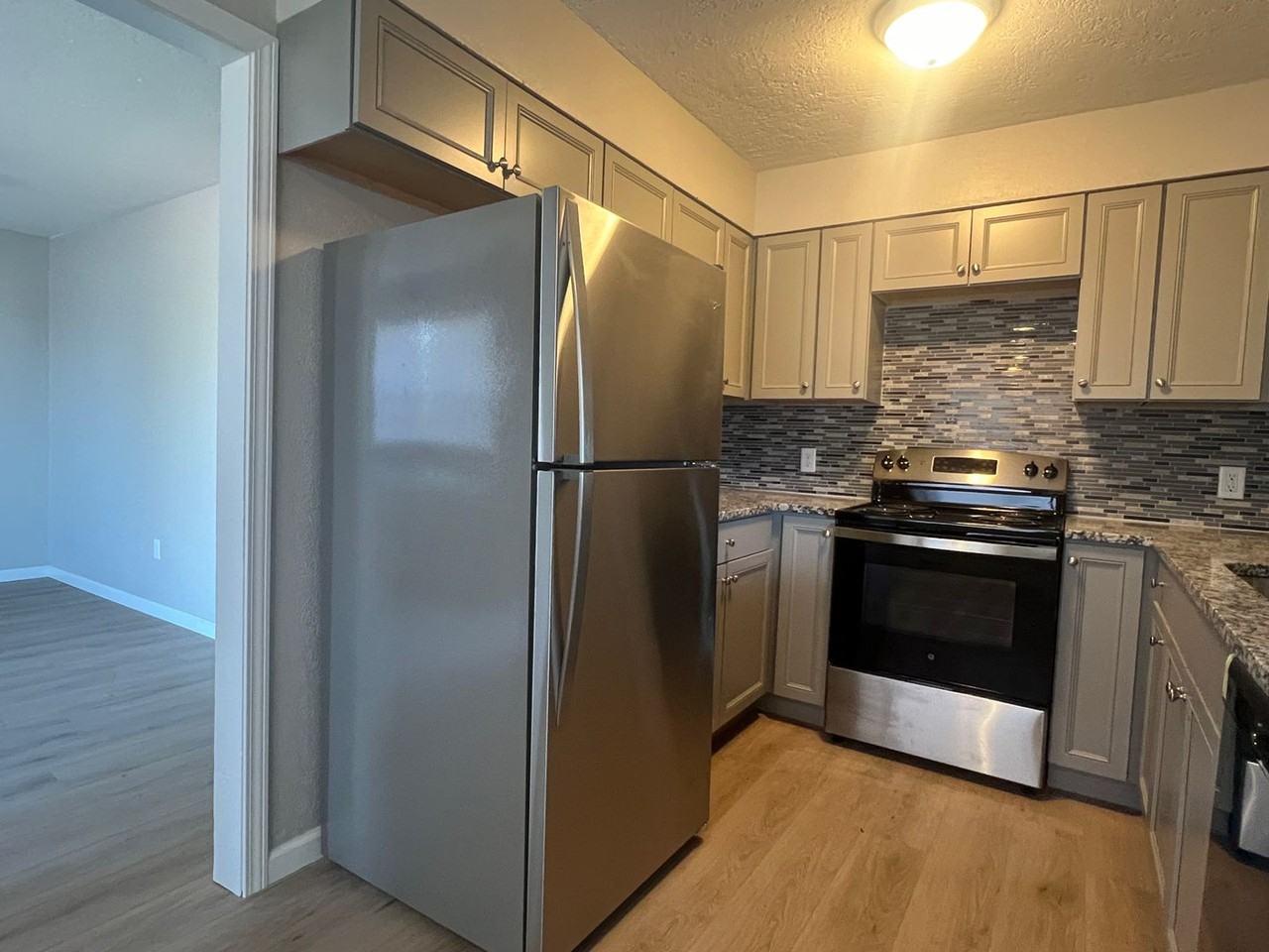 4822 Nw Ozmun Ave - Photo 3 of 12