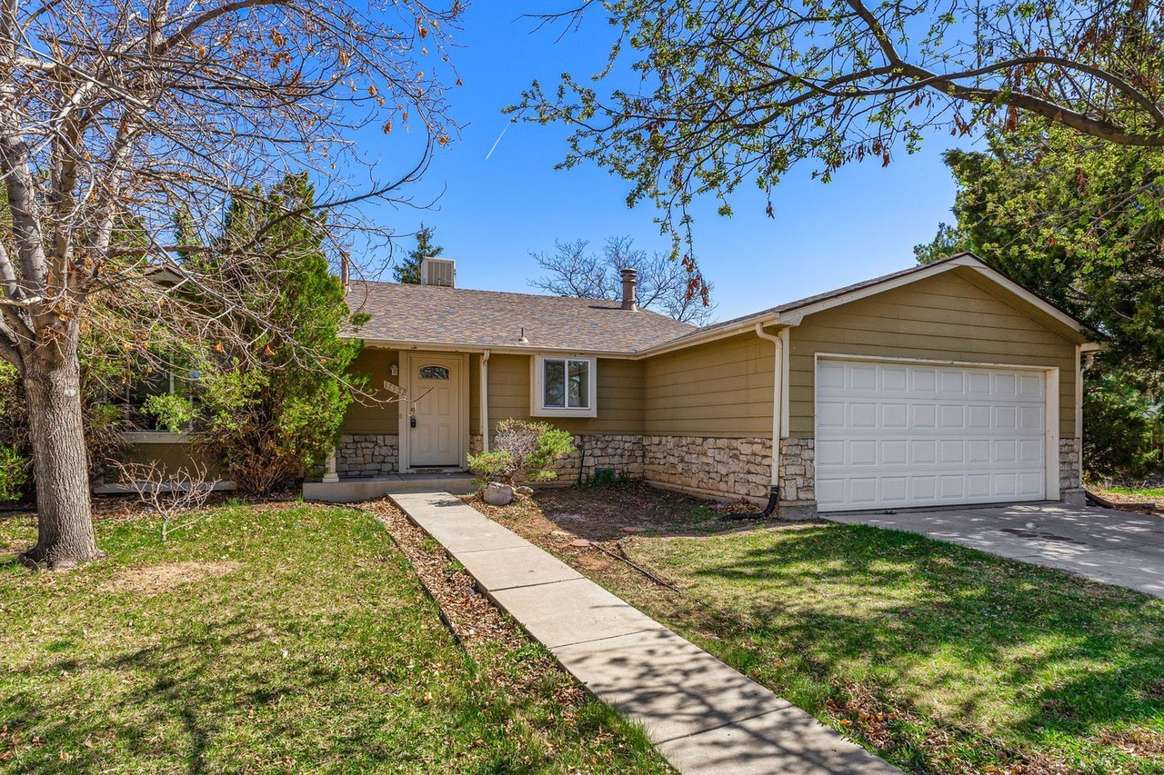 17122 E Kent Dr - Photo 3 of 24