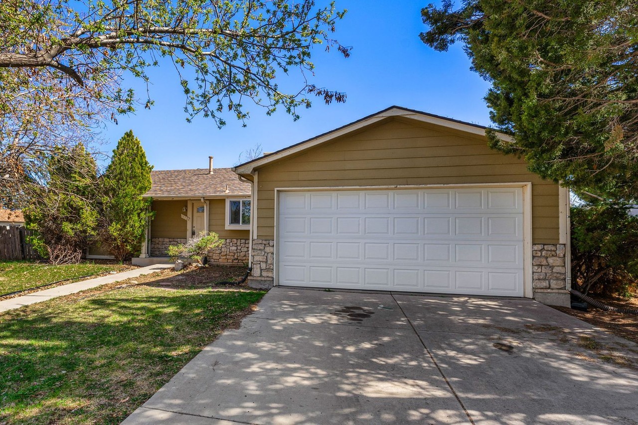 17122 E Kent Dr - Photo 4 of 24
