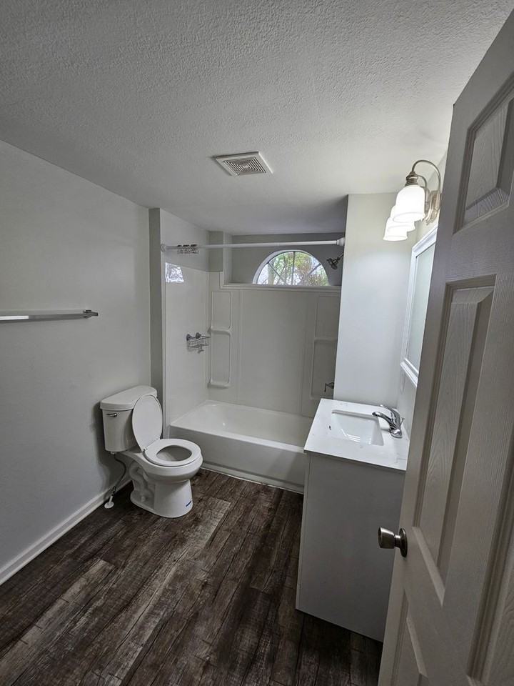 301 S Magnolia St - Photo 5 of 13