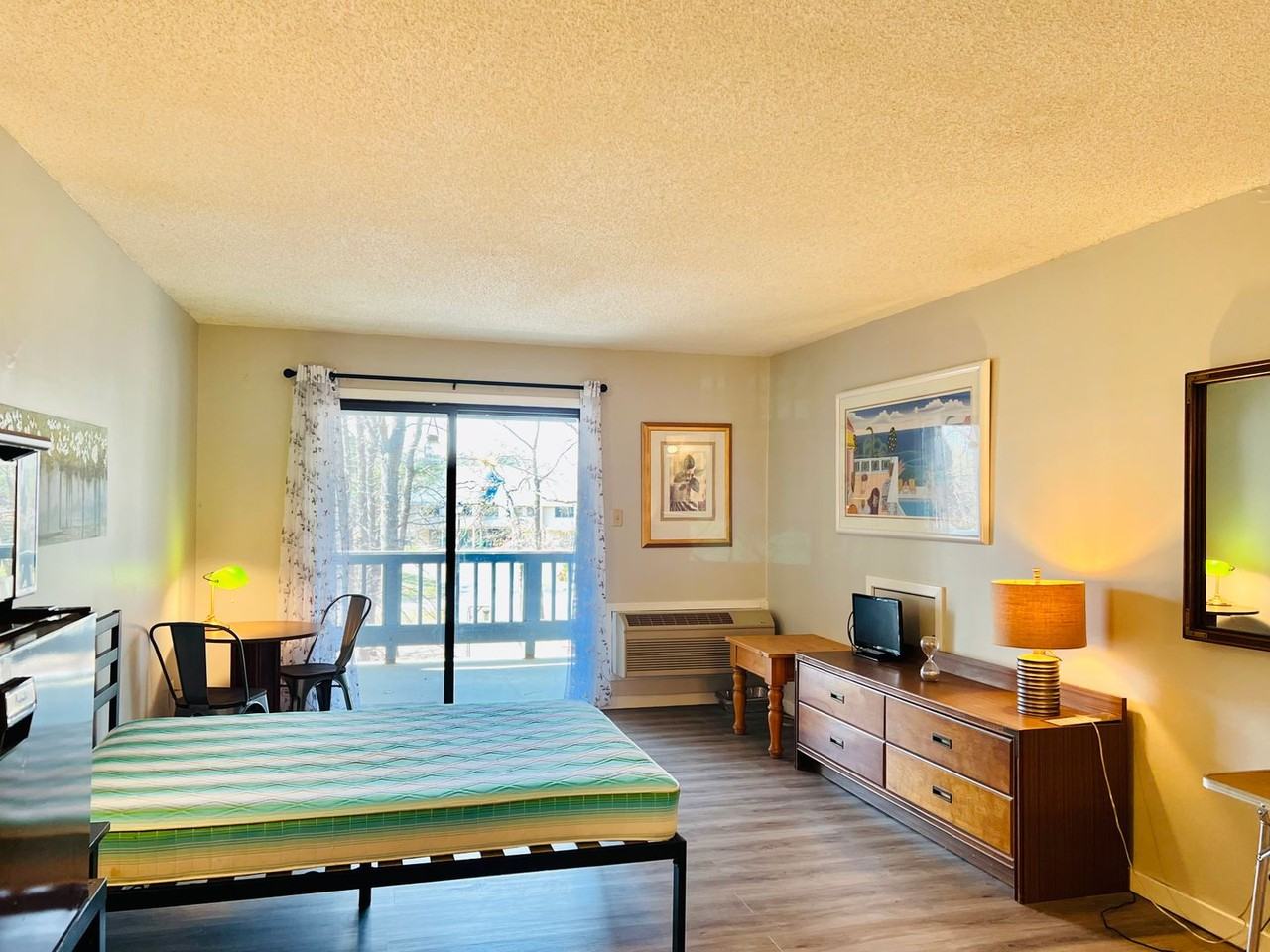 1406 Harbourside Drive - Photo 2 of 6