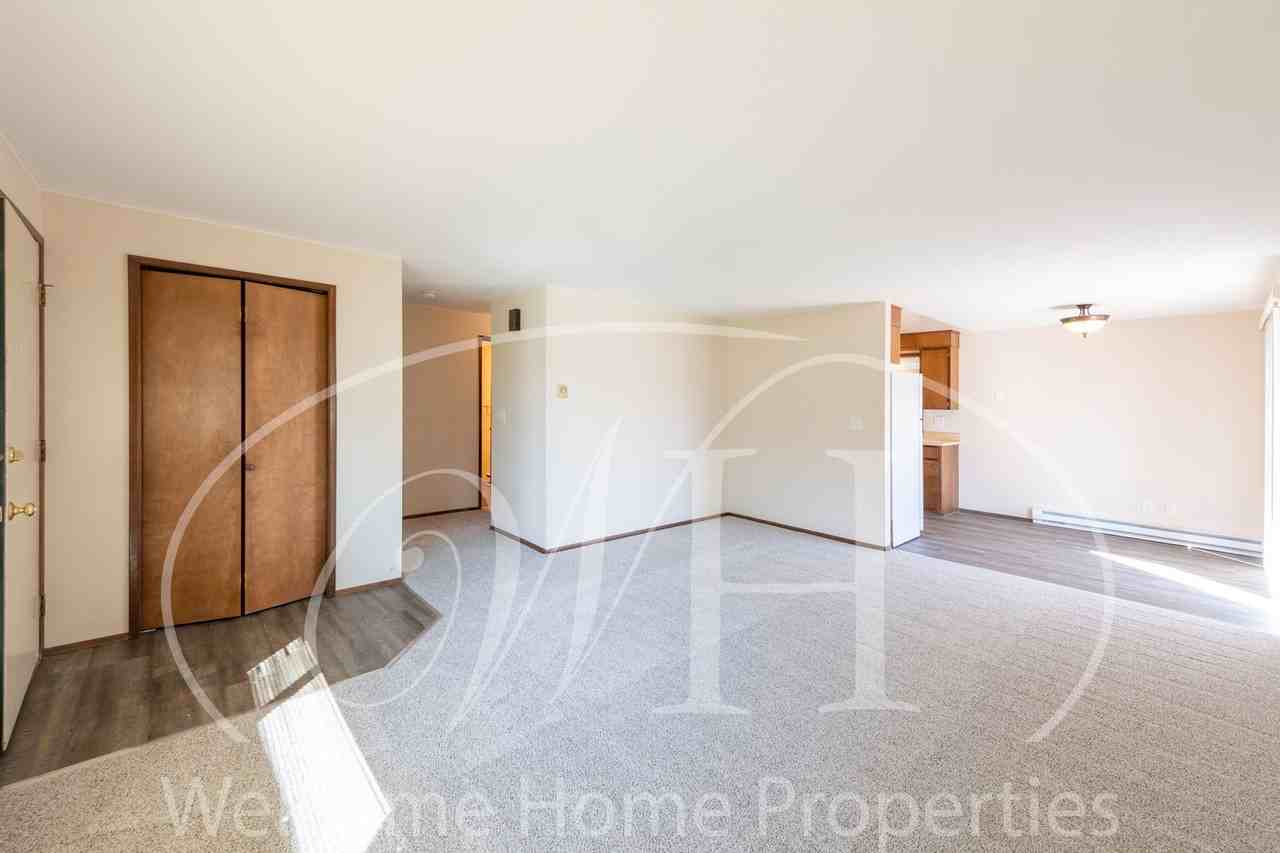 1939 Plaza Way - Photo 3 of 18
