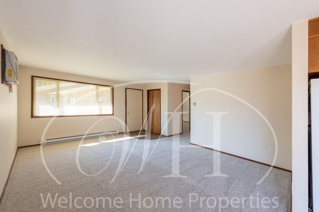 1939 Plaza Way - Photo 4 of 18