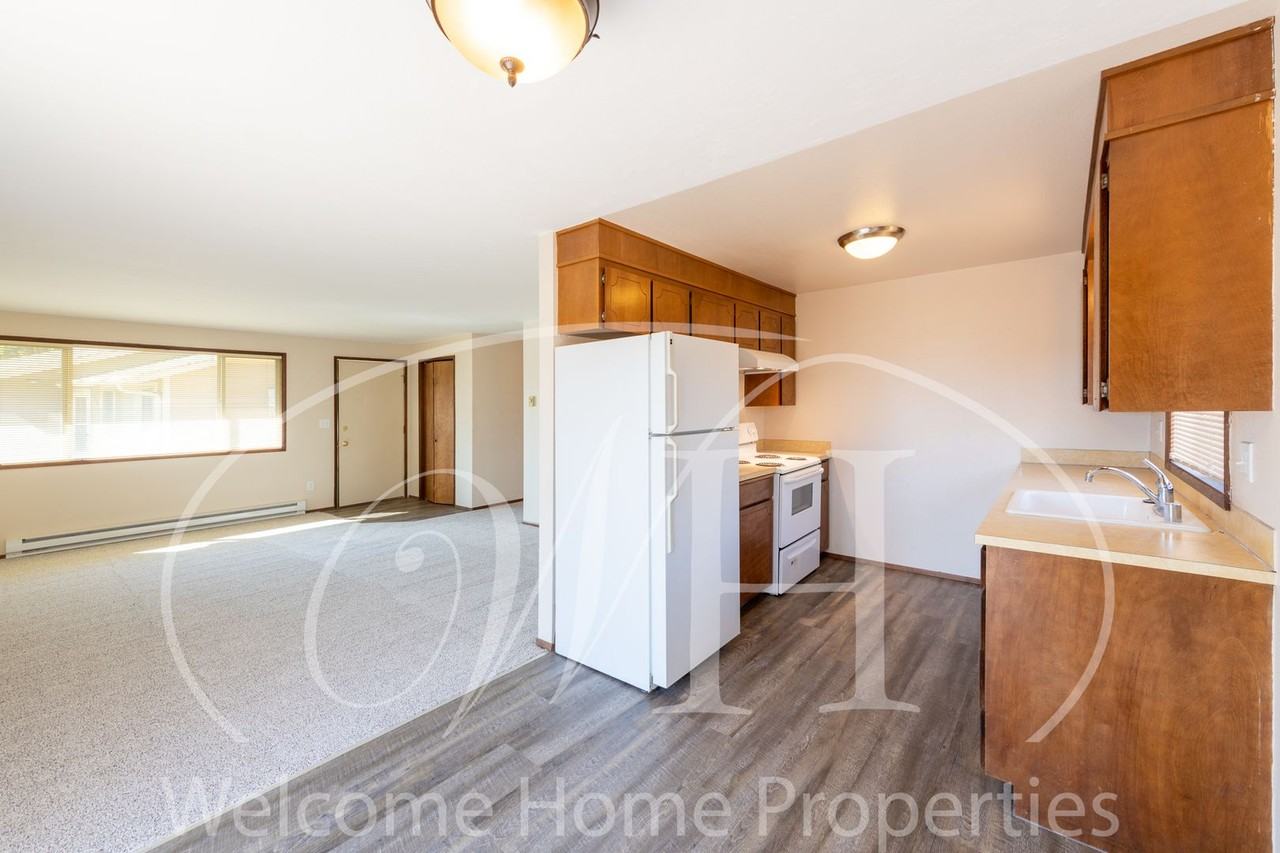 1939 Plaza Way - Photo 5 of 18