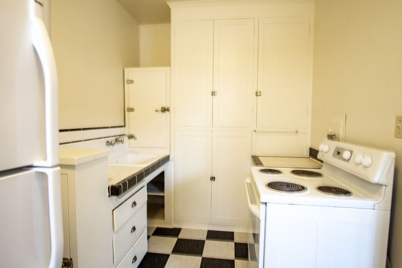 1634 Ne 41st Ave #4 - Photo 6 of 11