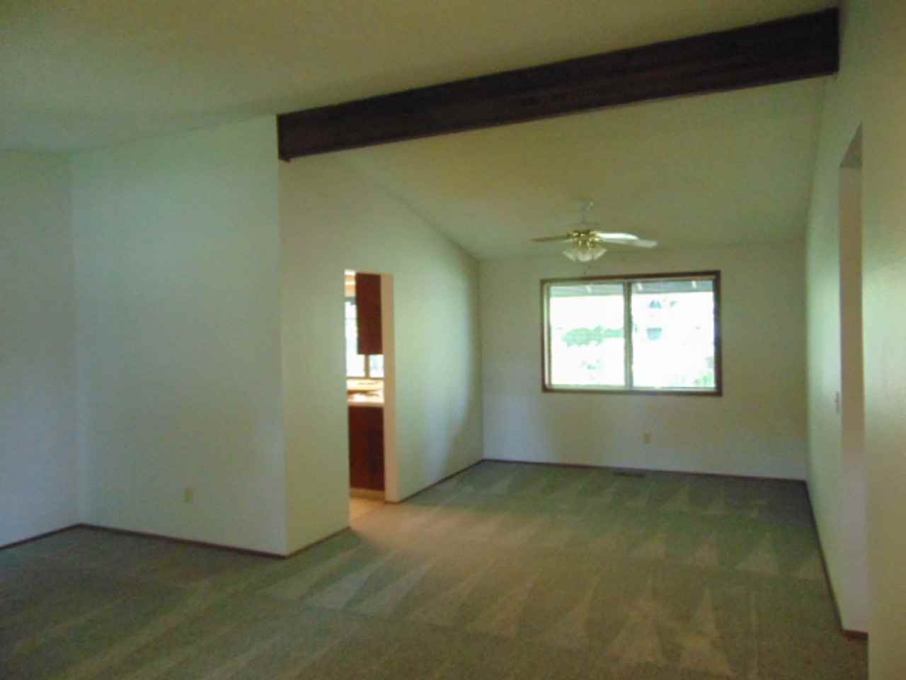 10218 Ne 9th St - Photo 3 of 37