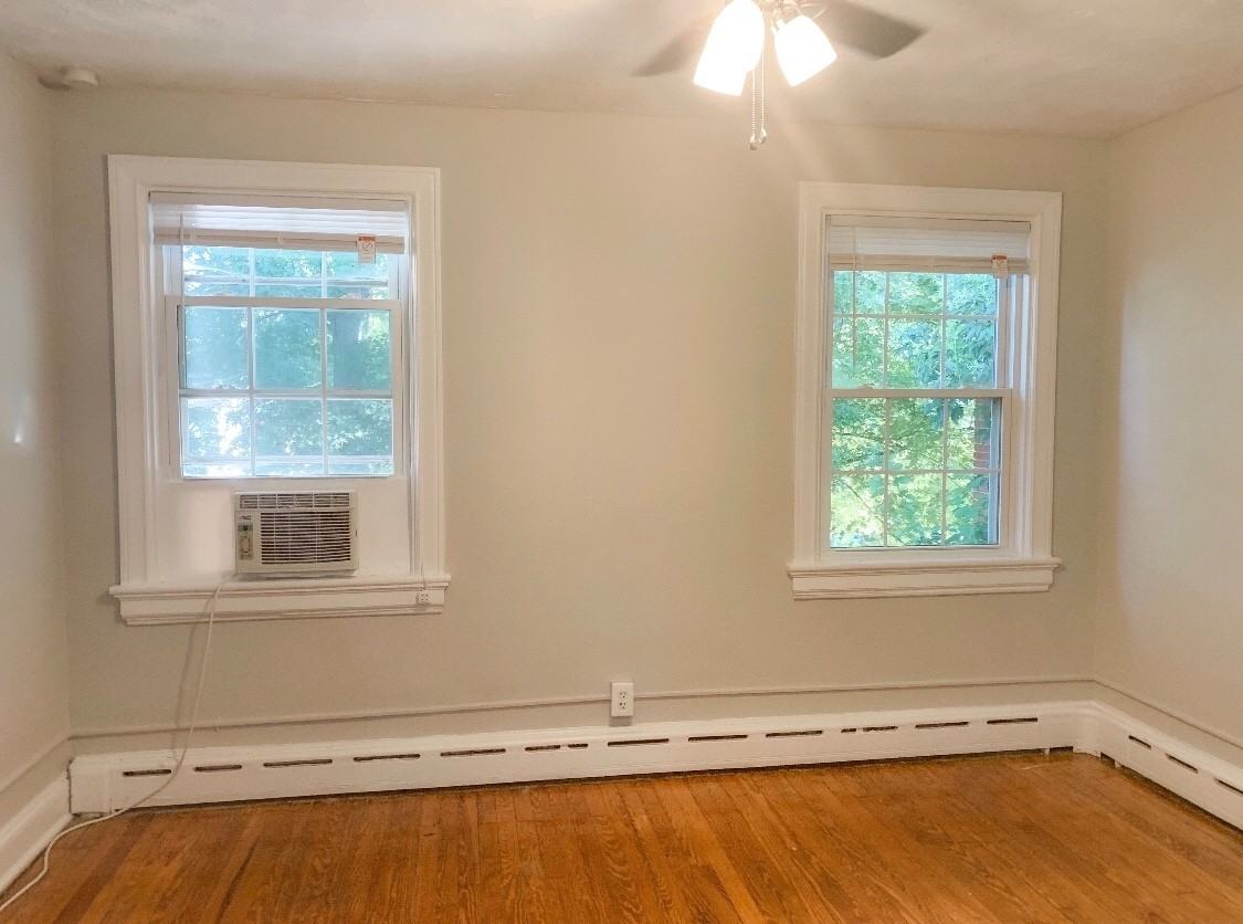1228 Wallace St - Photo 6 of 10