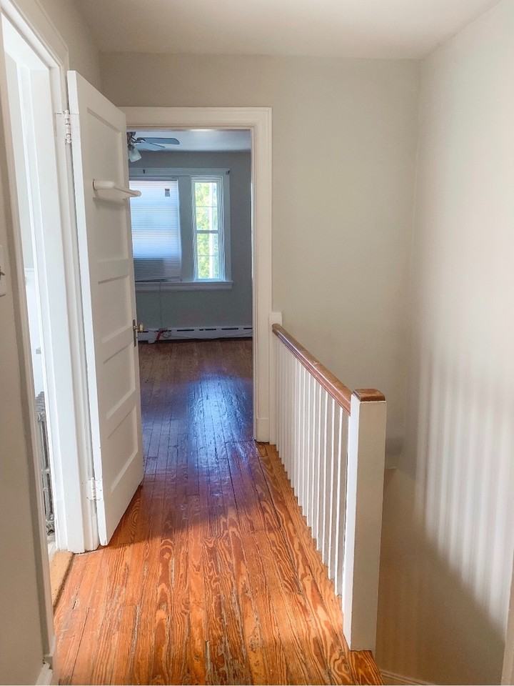 1228 Wallace St - Photo 5 of 10