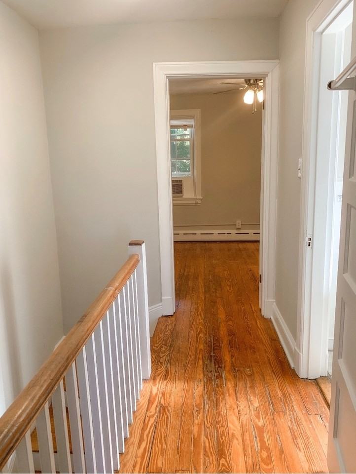 1228 Wallace St - Photo 4 of 10
