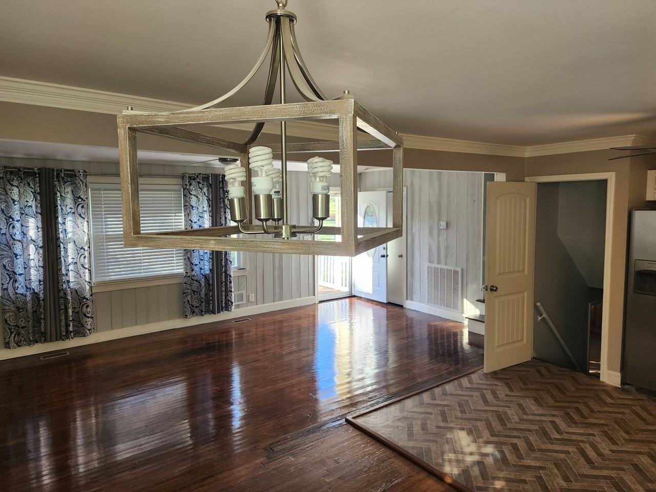 204 Williamsburg Dr - Photo 2 of 14