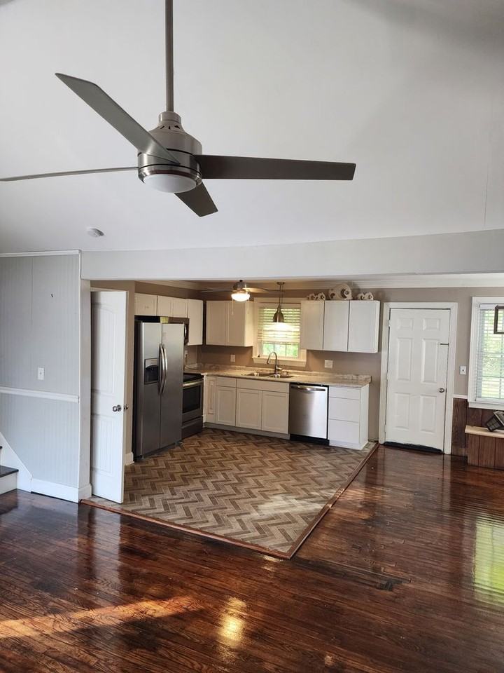 204 Williamsburg Dr - Photo 3 of 14