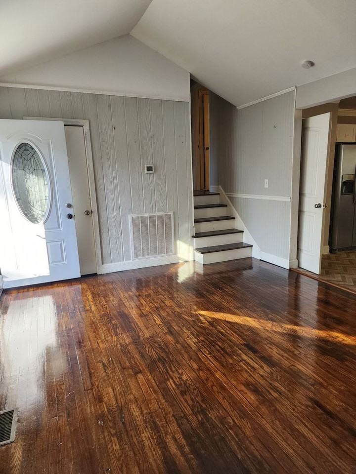 204 Williamsburg Dr - Photo 4 of 14