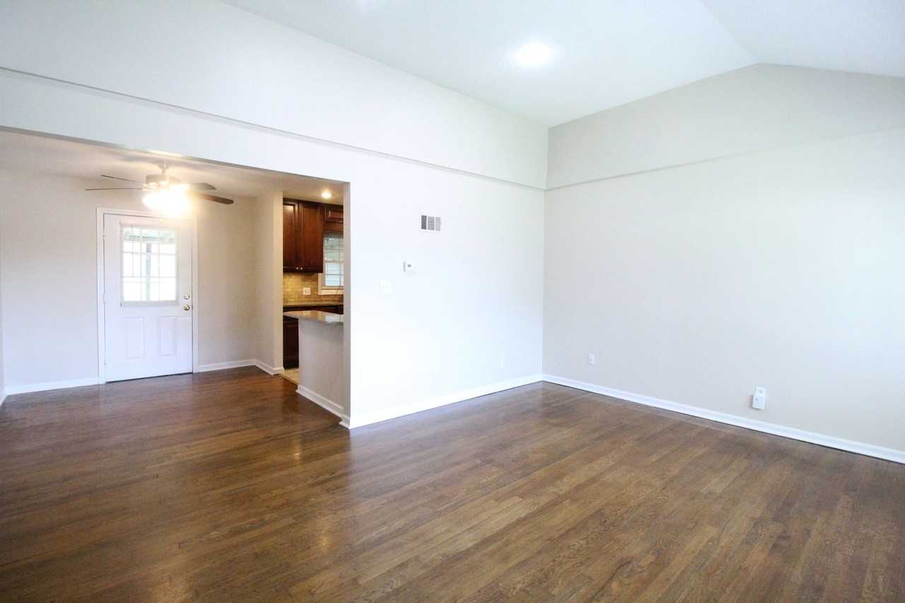 7600 Floyd St - Photo 2 of 14