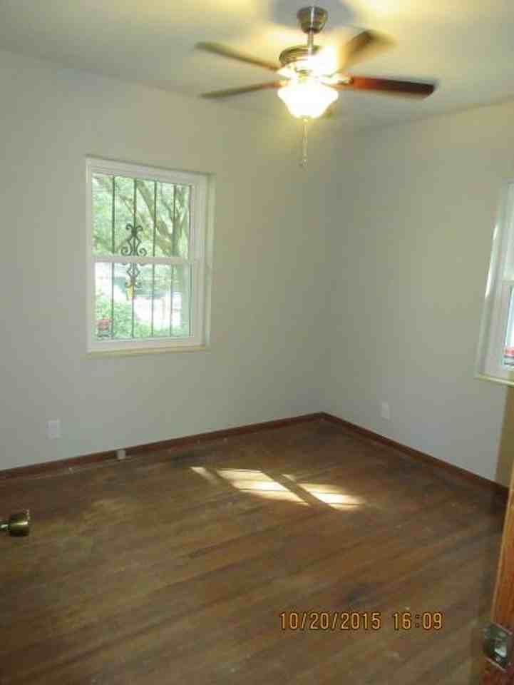 832 Arkansas St - Photo 6 of 9