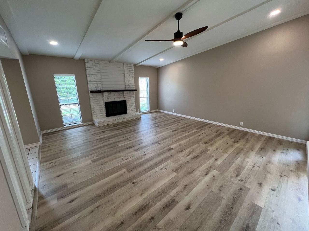 6700 Forestview Dr - Photo 5 of 26