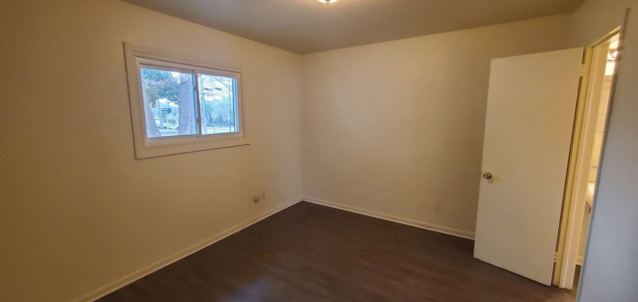 443 Gorrell St - Photo 2 of 5