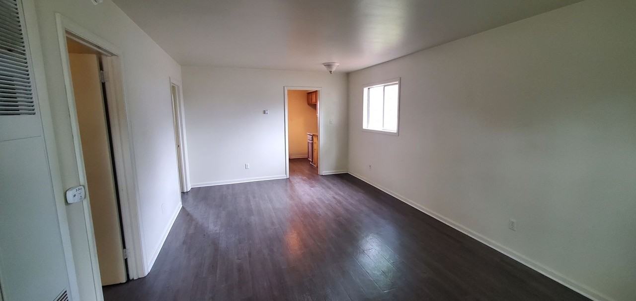 443 Gorrell St - Photo 3 of 5