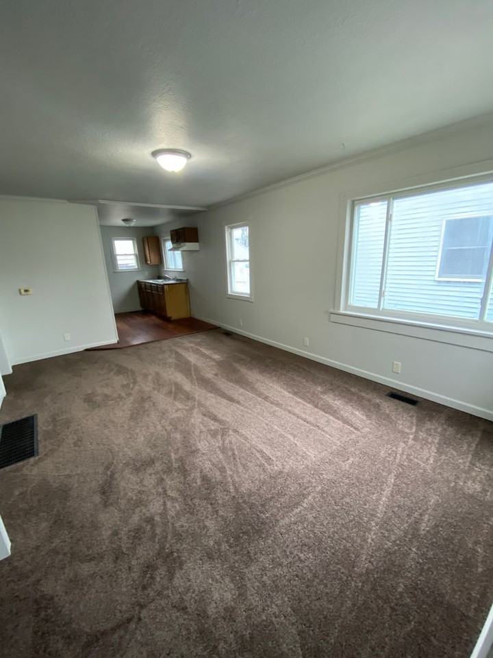 721 Lillian Ave - Photo 2 of 7