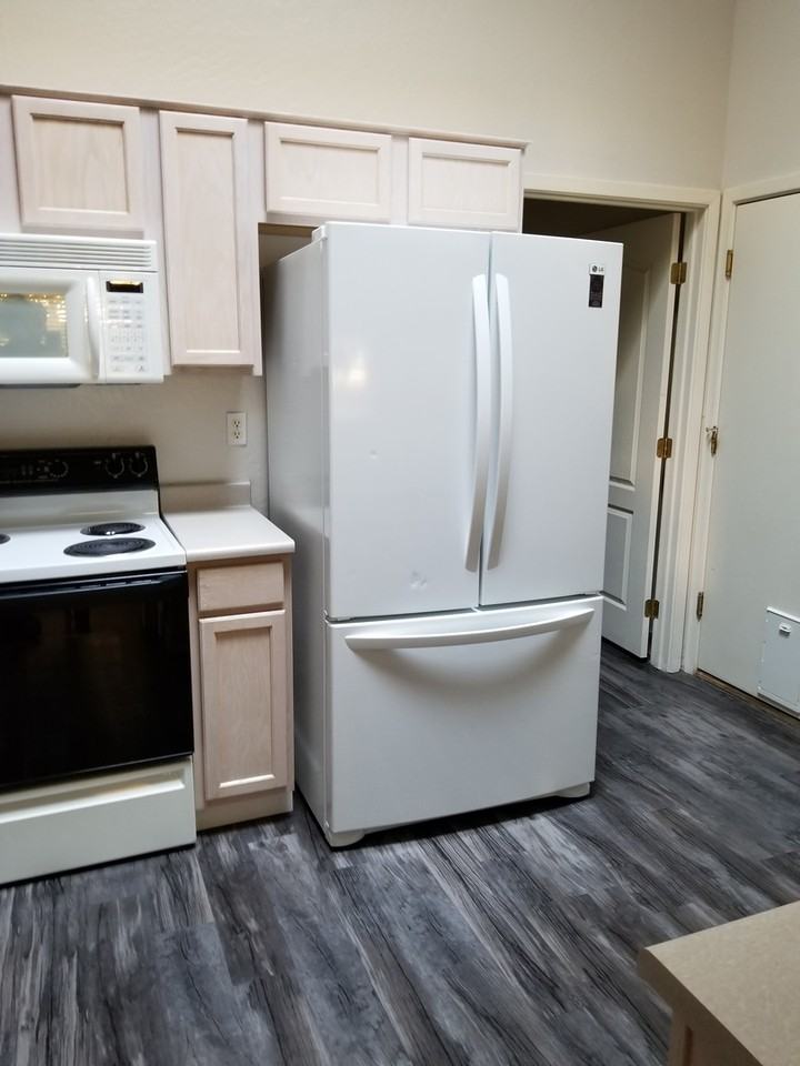 1173 S 16th Pl - Photo 3 of 5