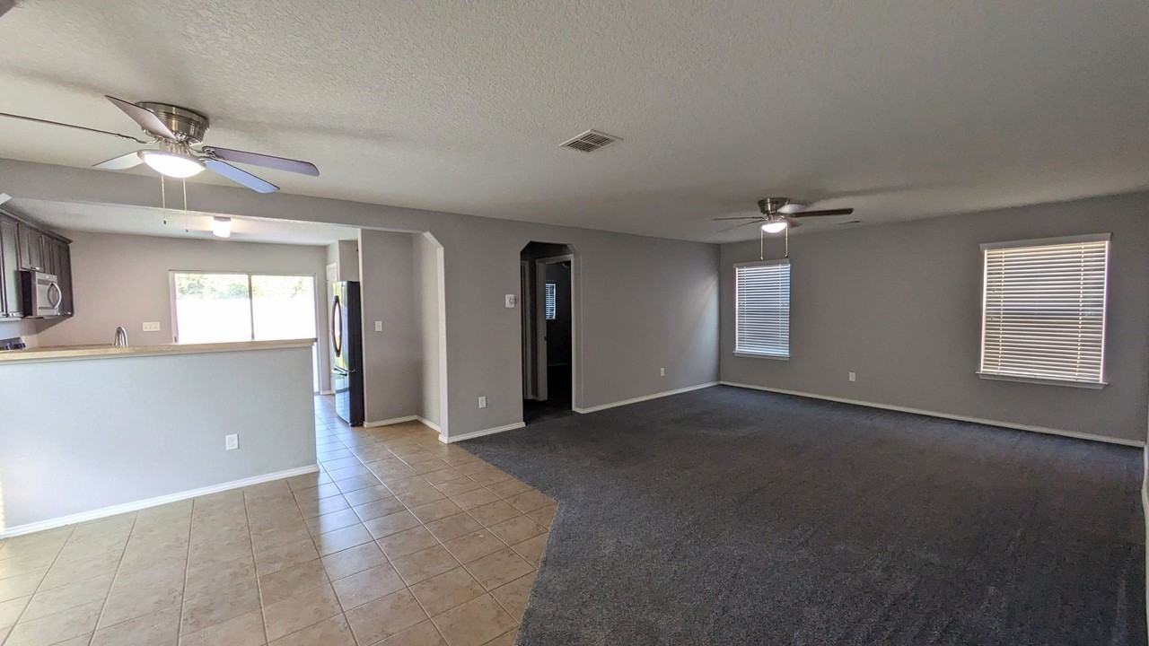25114 Remington Oaks - Photo 3 of 29