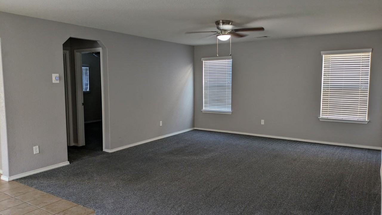 25114 Remington Oaks - Photo 4 of 29
