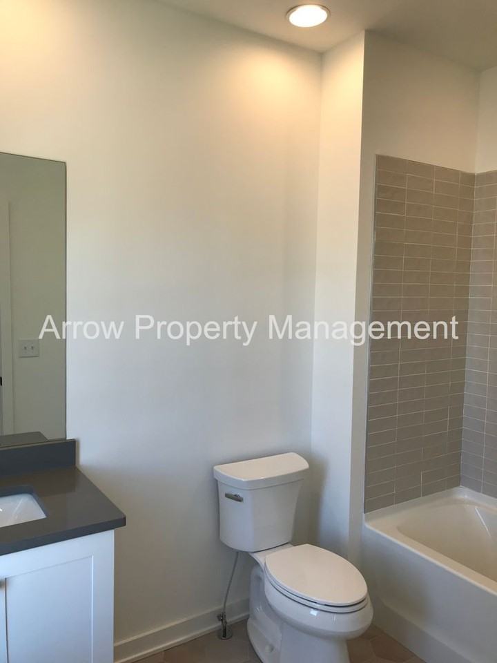 1543 57th Ave N - Photo 6 of 19