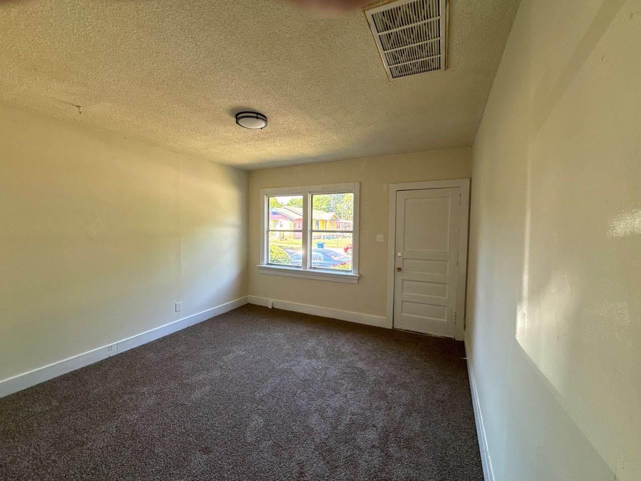 Alpine Manor / Maple St - Photo 3 of 5