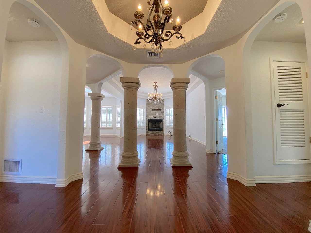 6224 Bluff Trail Ln - Photo 2 of 30