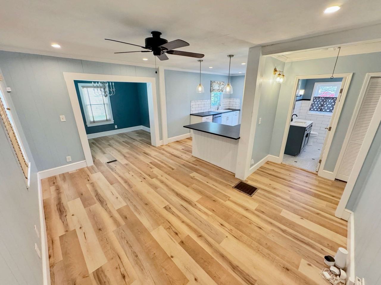 229 Aviation Rd Se - Photo 2 of 19