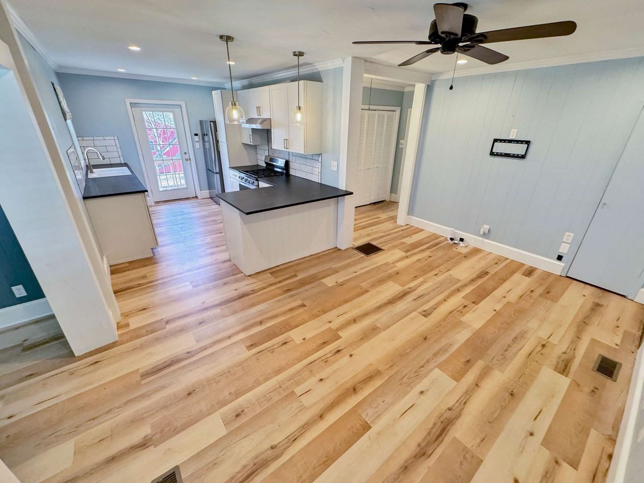 229 Aviation Rd Se - Photo 4 of 19