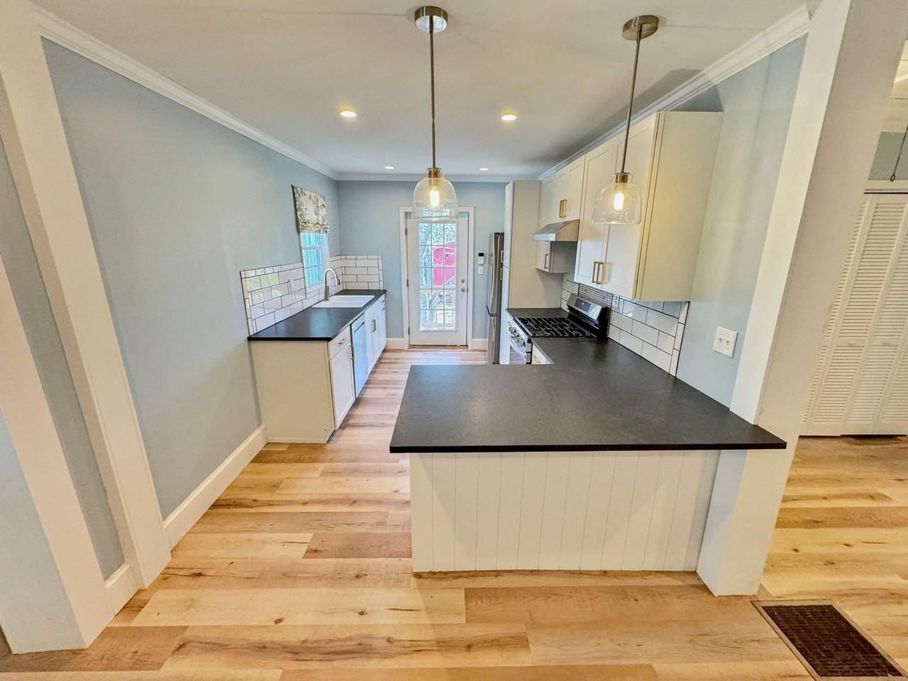 229 Aviation Rd Se - Photo 7 of 19