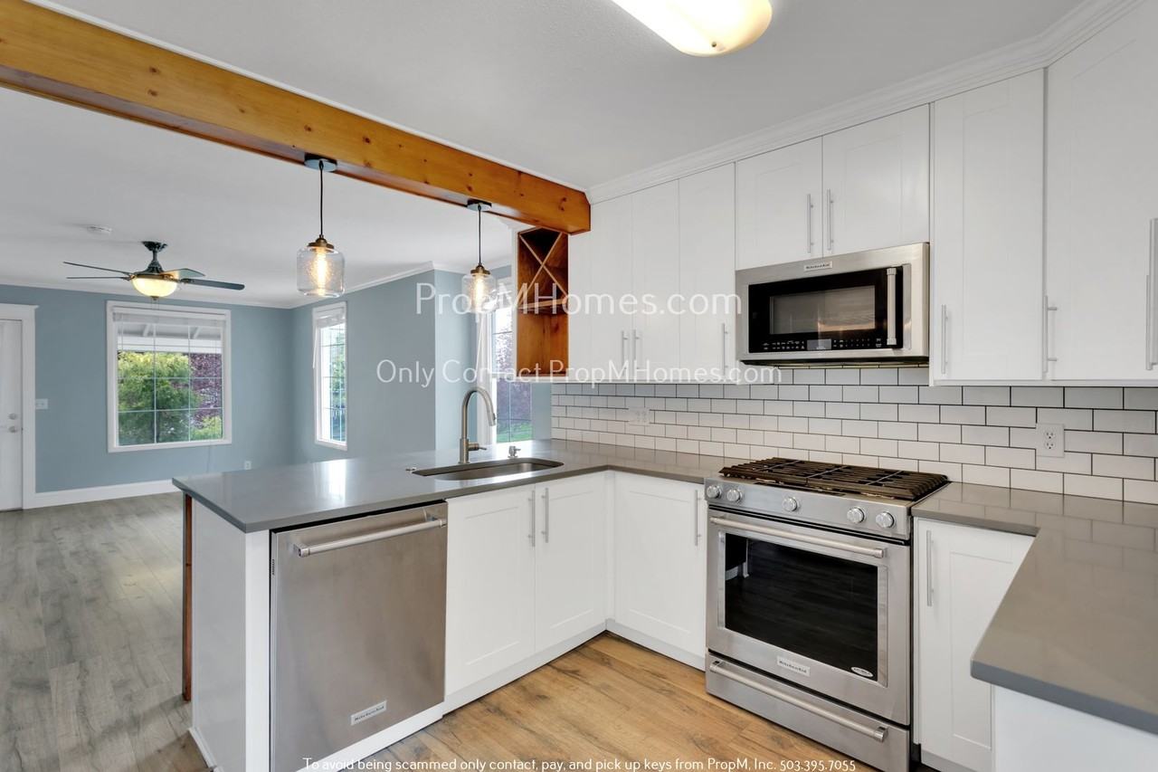 1816 Se 52nd Ave - Photo 2 of 40
