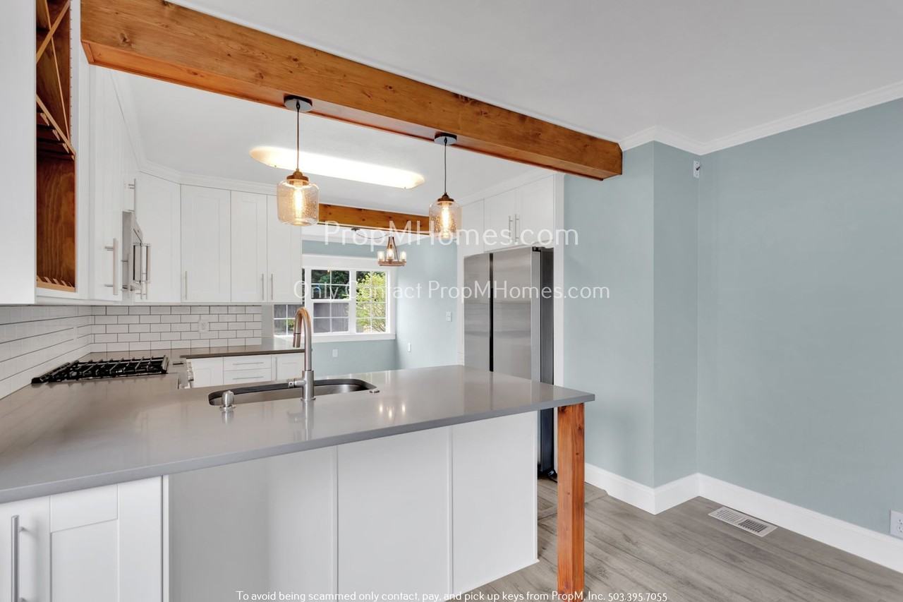 1816 Se 52nd Ave - Photo 3 of 40