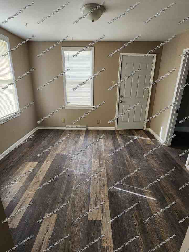 252 E 8th St - Photo 2 of 8