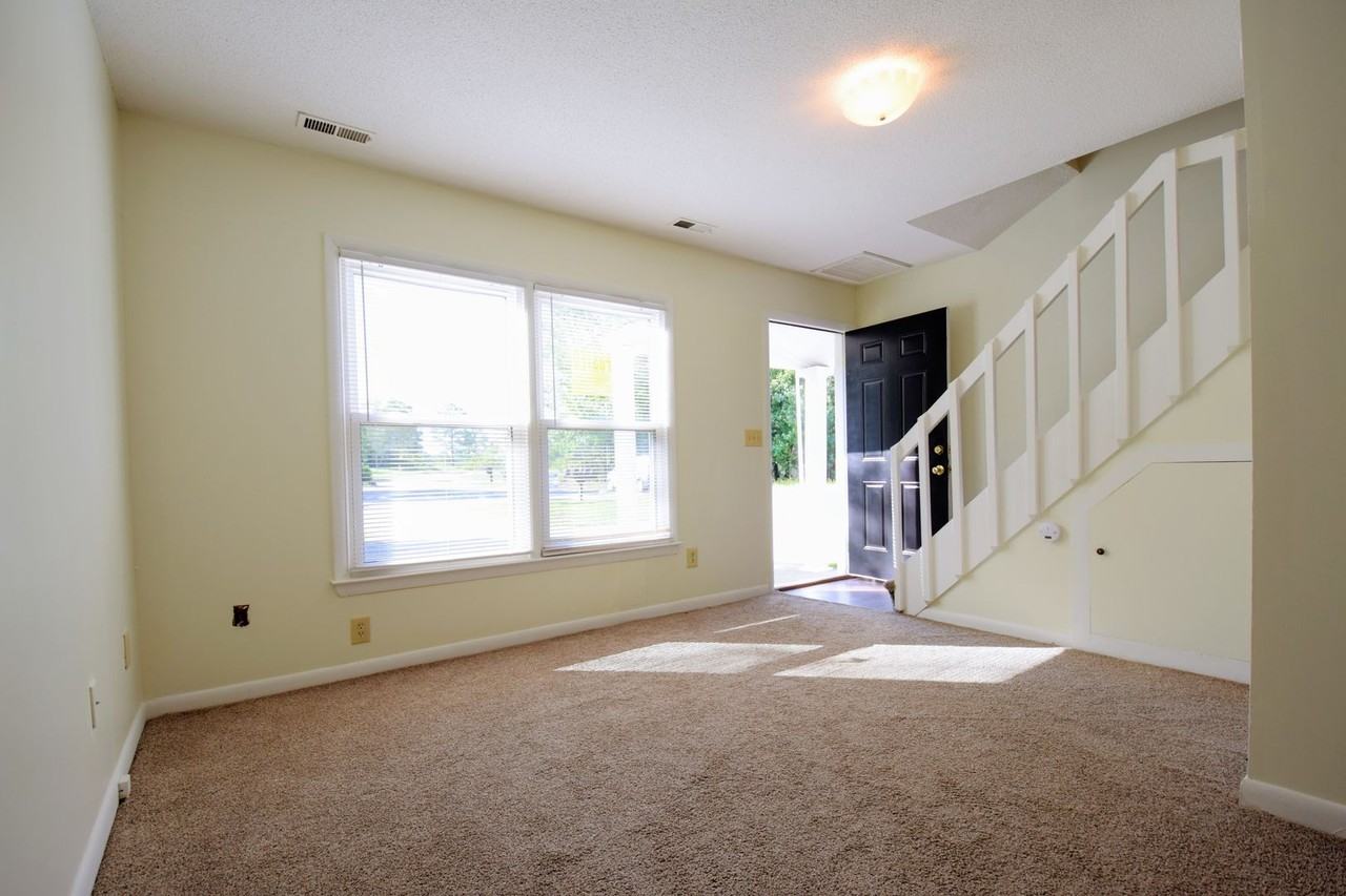 6637 Abbey Ln - Photo 3 of 12