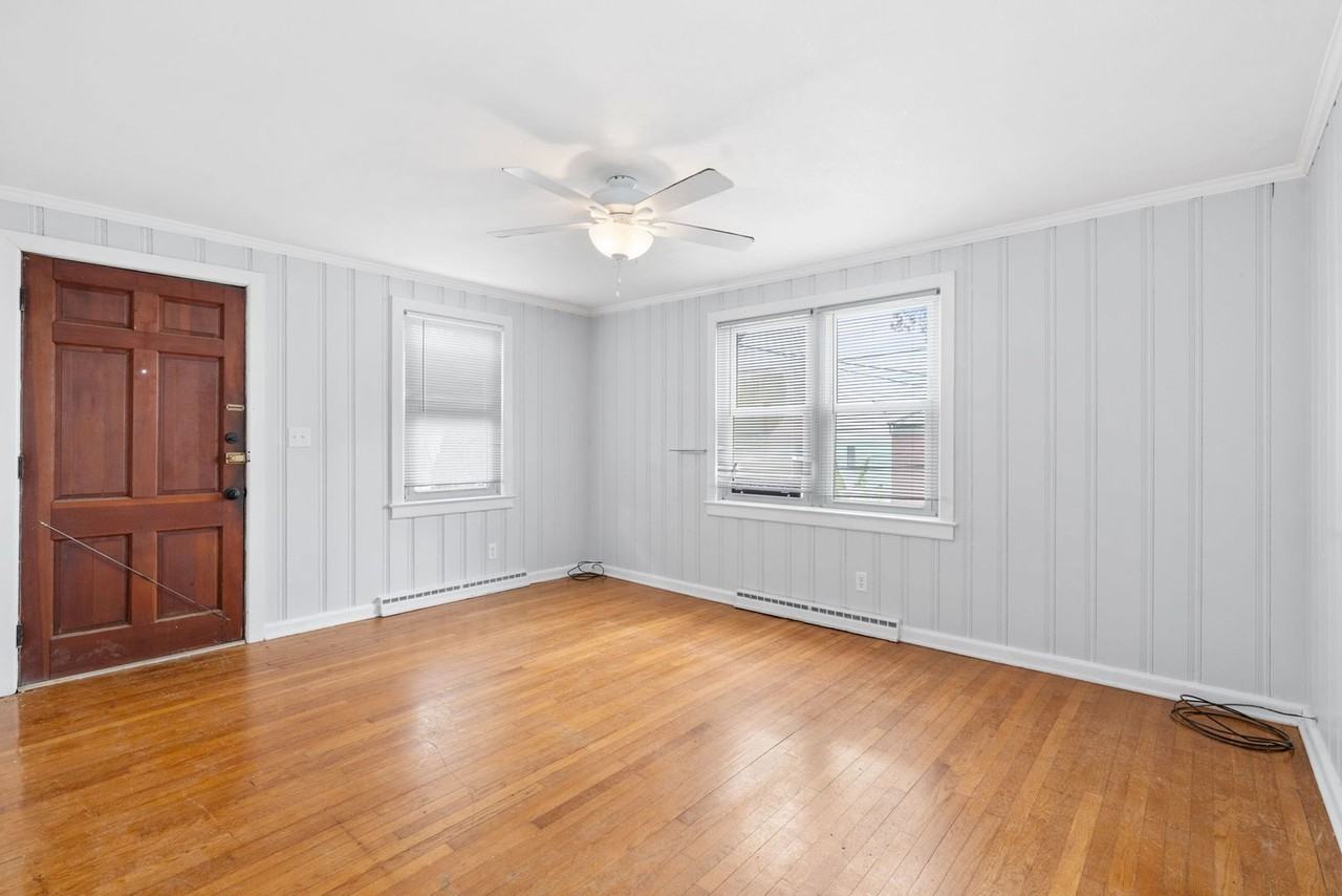318 34 1/2 St - Photo 7 of 20