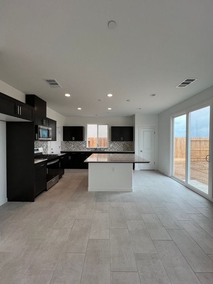 1173 Blue Oak Ln W - Photo 7 of 29