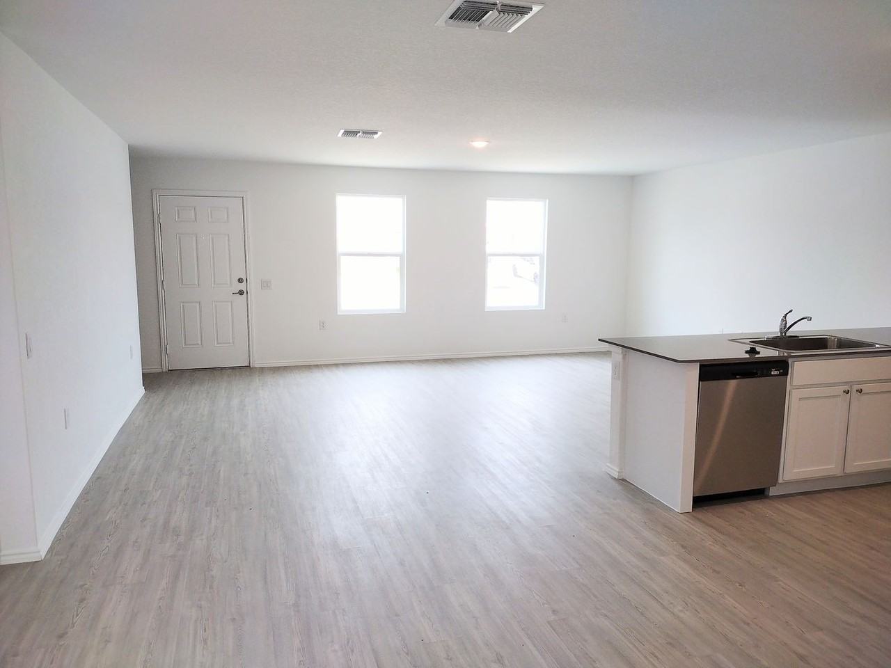 1214 Janzen Rd - Photo 4 of 23