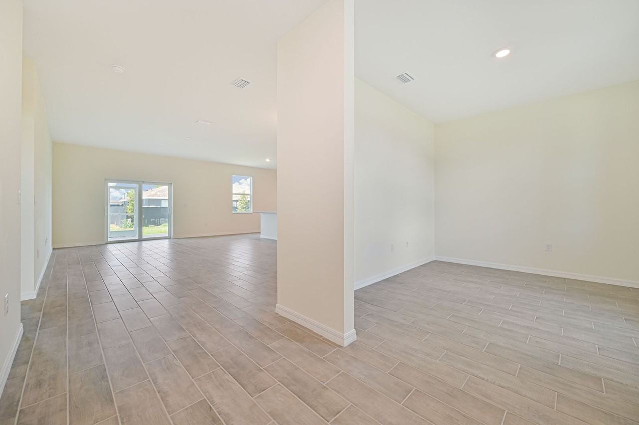 2822 Nw 18th Pl - Photo 7 of 36