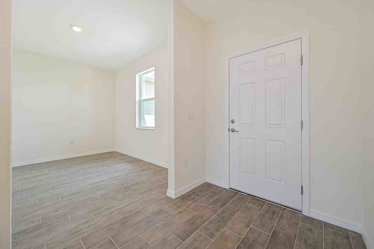 2832 Nw 21st Pl - Photo 7 of 29