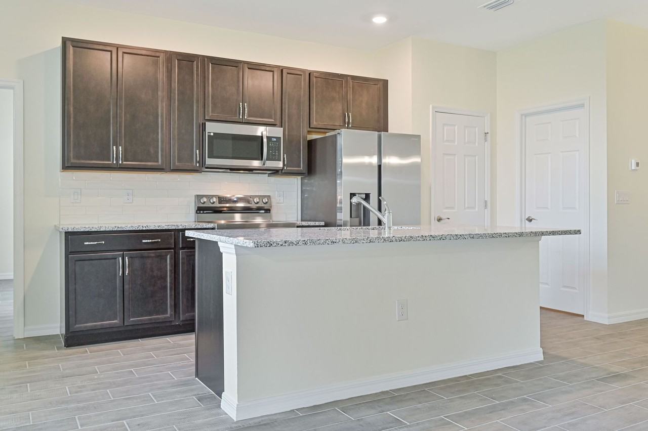 2832 Nw 21st Pl - Photo 5 of 29