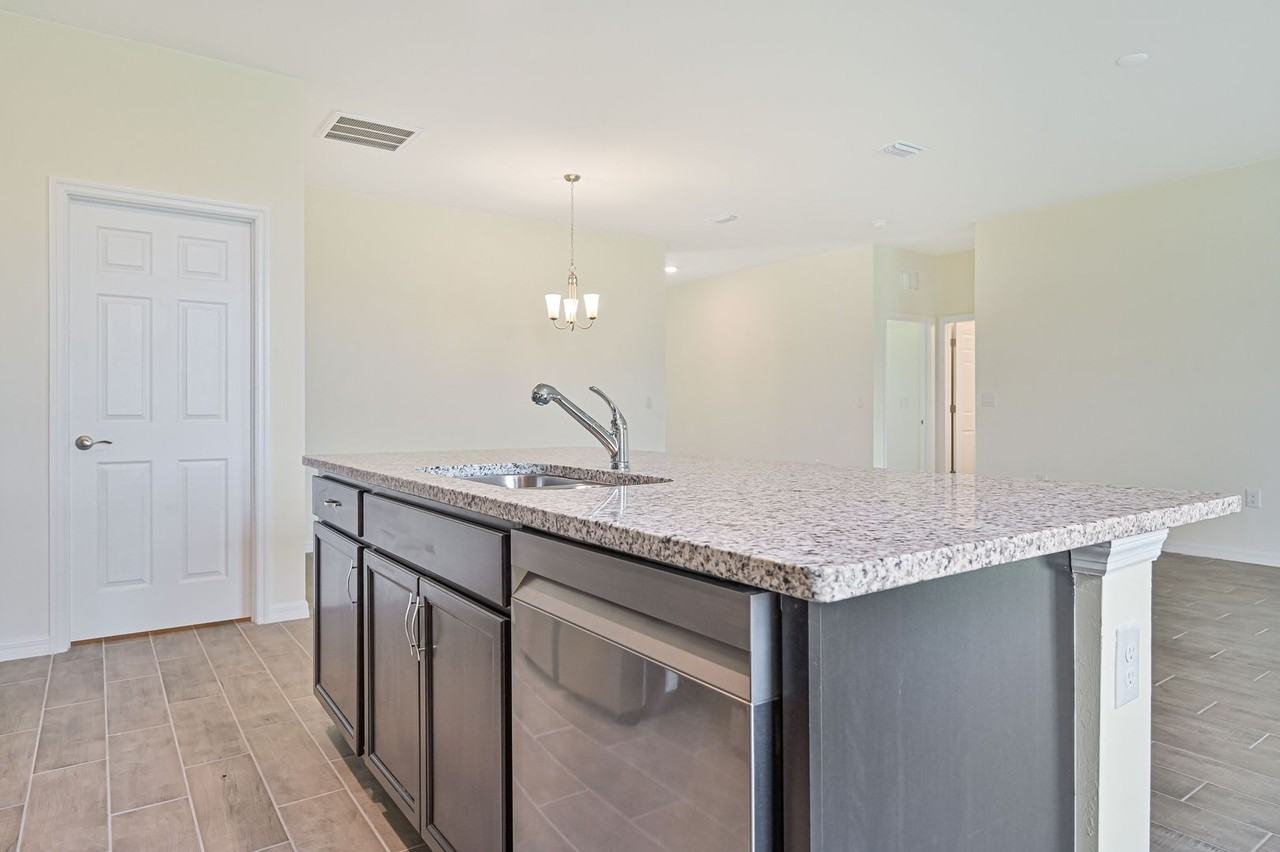 2832 Nw 21st Pl - Photo 6 of 29