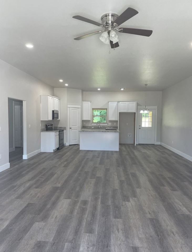 122 Watch Hill Dr - Photo 3 of 12